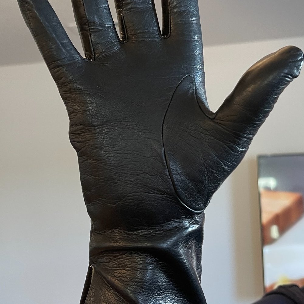 Worn once D&G gloves black leather size 7 - Picture 15 of 15